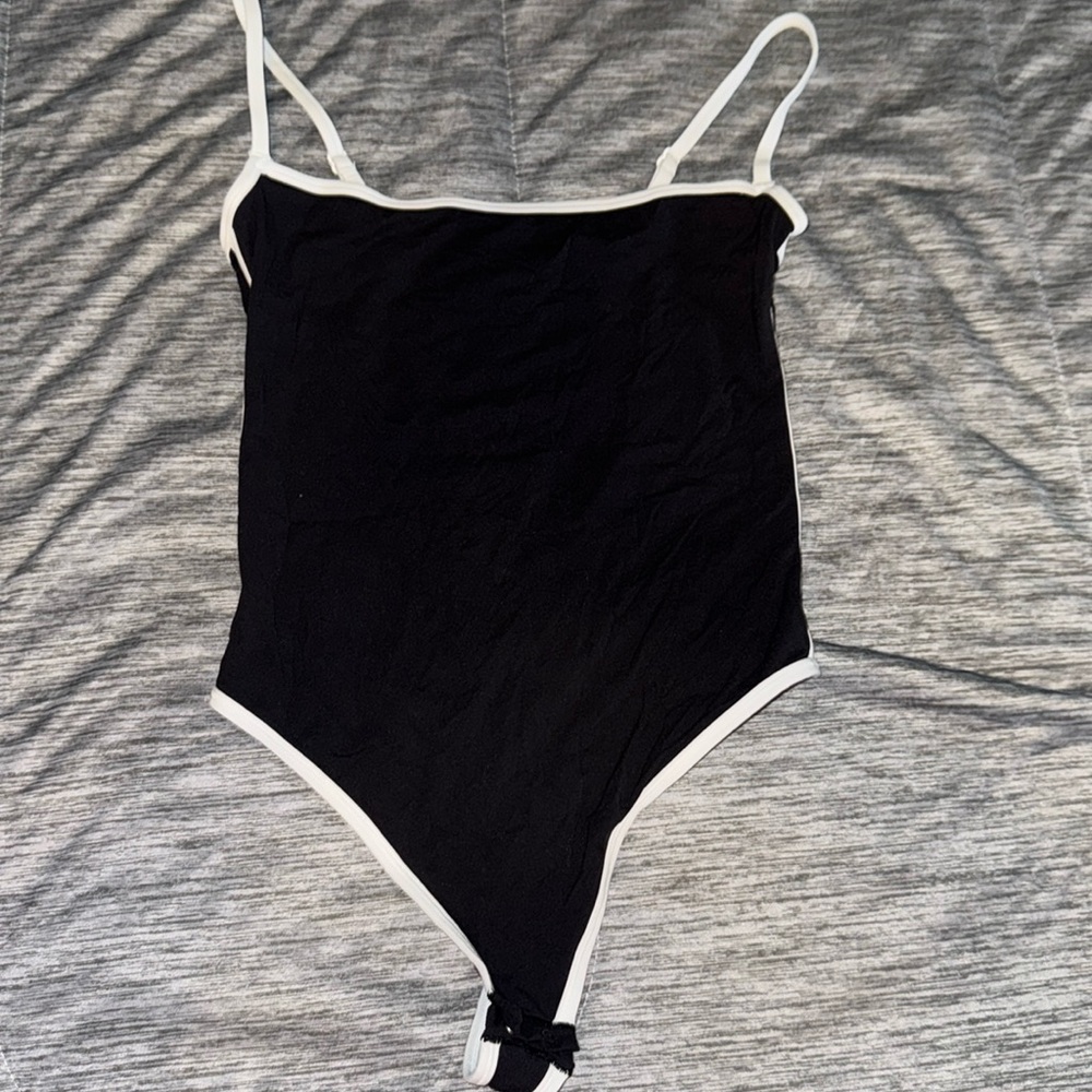 SIZE MEDIUM SKIMS BODYSUIT